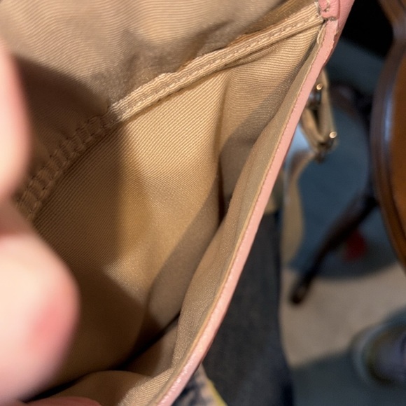 Coach   Crossbody bag  concealed carry  leather pink/white trim  cream color str - Picture 9 of 13